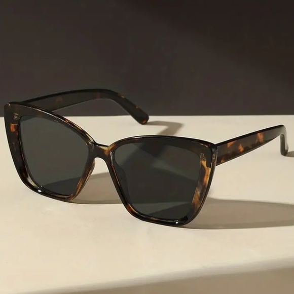 Luxe tortoiseshell cat eye sunglasses - Picture 4 of 11